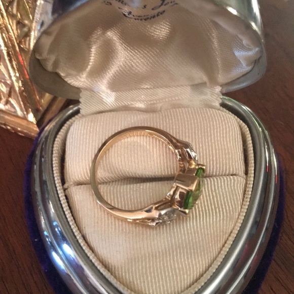10k Gold diamond & Peridot ring w/appraisal - Picture 9 of 12